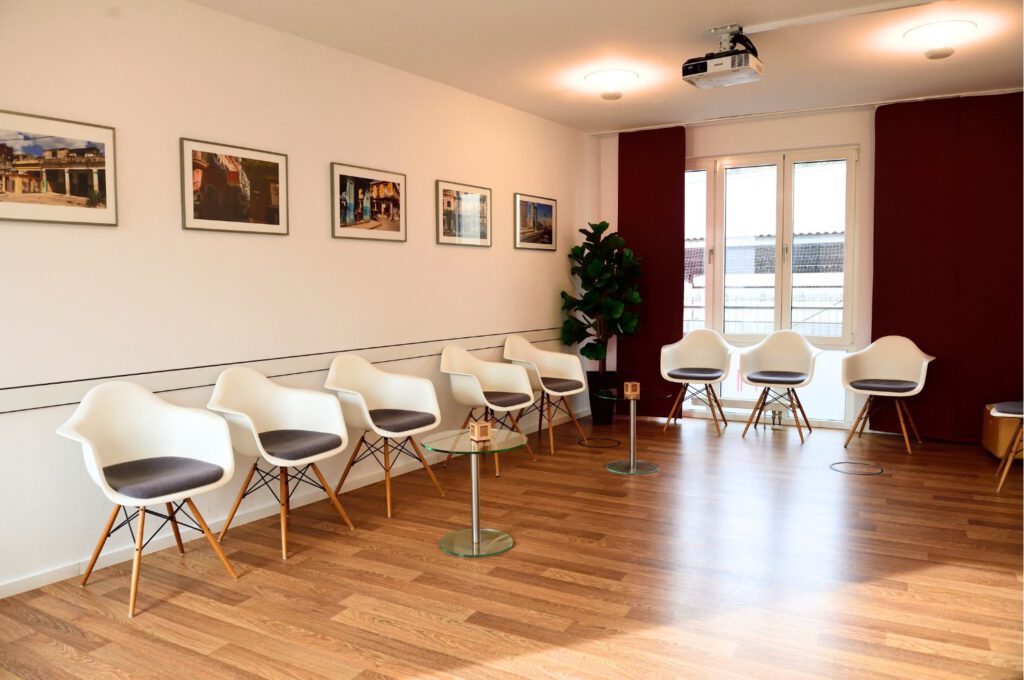 Aufnahme des Wartezimmers bei der M1 Privatklinik.